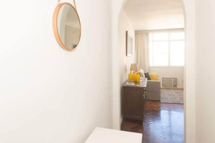 Em Copacabana, Conforto E Localizacao Privilegiada! Apartamento *