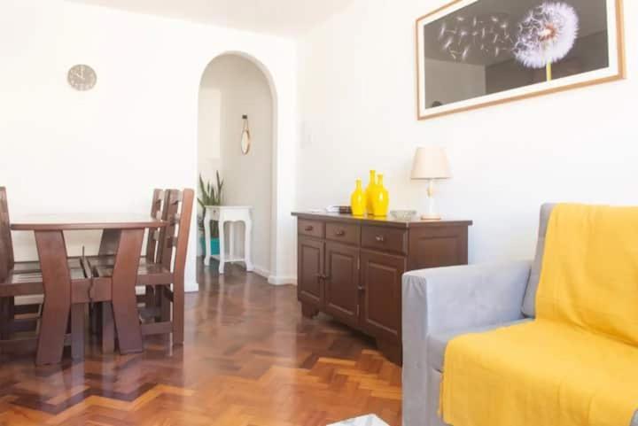 Em Copacabana, Conforto E Localizacao Privilegiada!